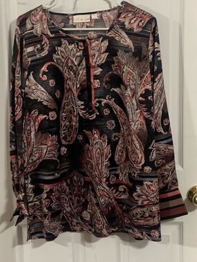 Belle by Kim Gravel Paisley Button-Front Tunic Blouse in Black and Rust